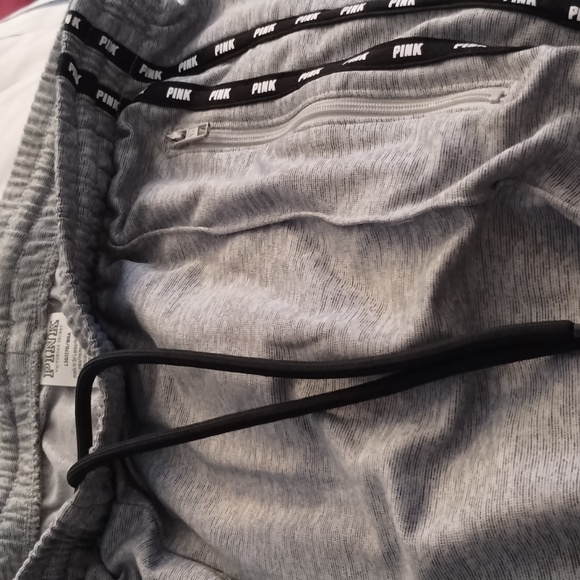 Large cut more like med sweatpants - Picture 3 of 8